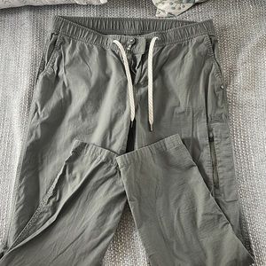 Vuori Ripstop pant. Color is army. Size L